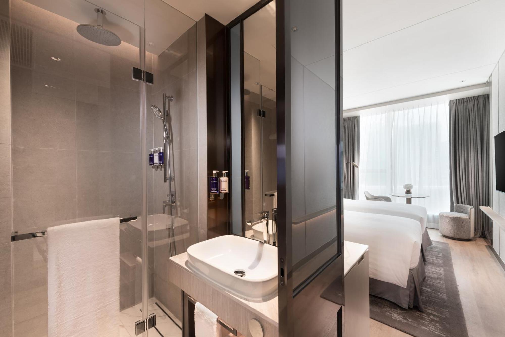 Premier City Sky View Room with Queen bed